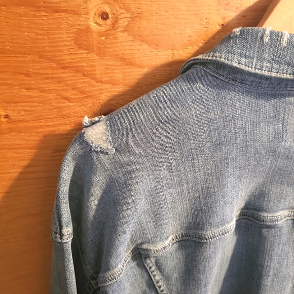 Women’s torrid 2 Medium Wash Distressed Denim Trucker Jacket 2X 18/20 - Picture 7 of 8